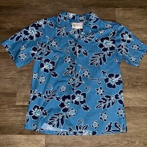 Alohawears Hawaiian Blue and White Floral Shirt Vintage